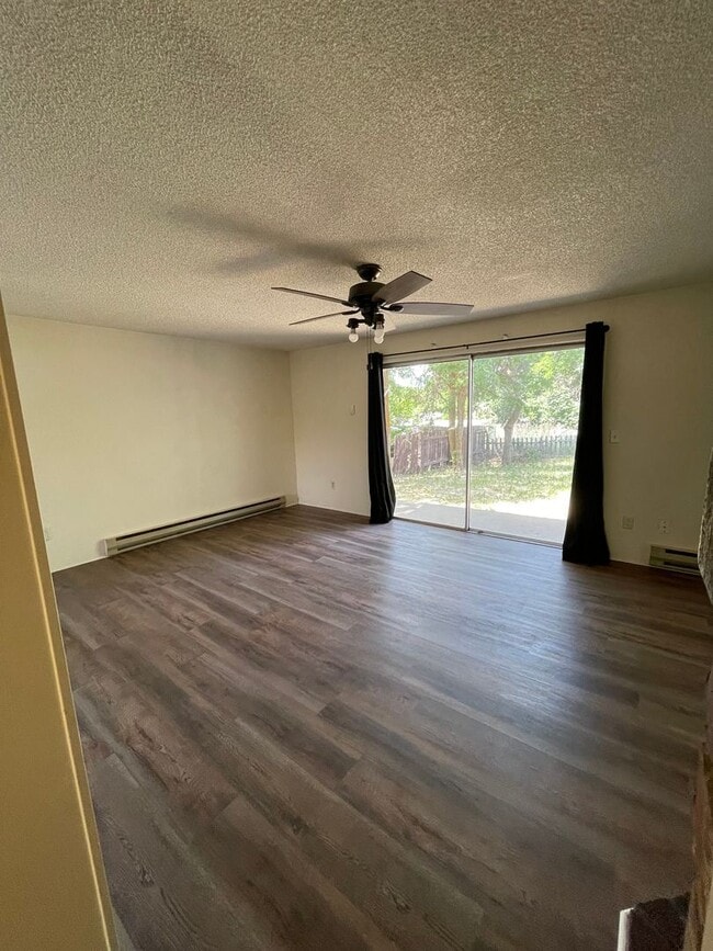 Photo - 3 Bed 1.5 Bath Townhouse