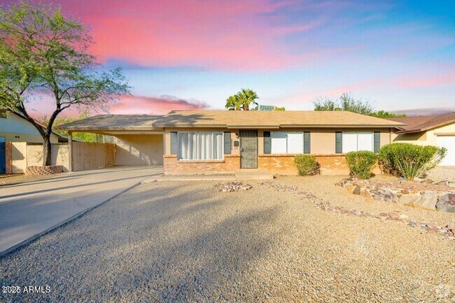 Building Photo - 2806 S Cottonwood Dr Rental
