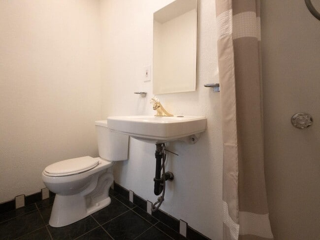 Photo - 1215 Skyline Dr