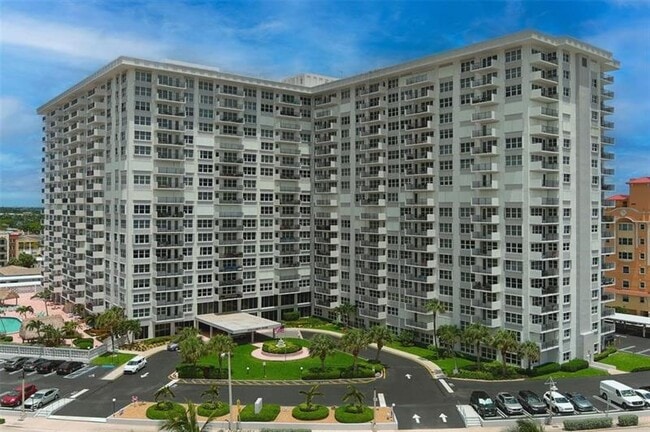 Building Photo - 405 N Ocean Blvd Unit 915 Rental