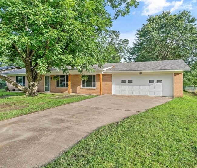 Photo - 417 Polly St