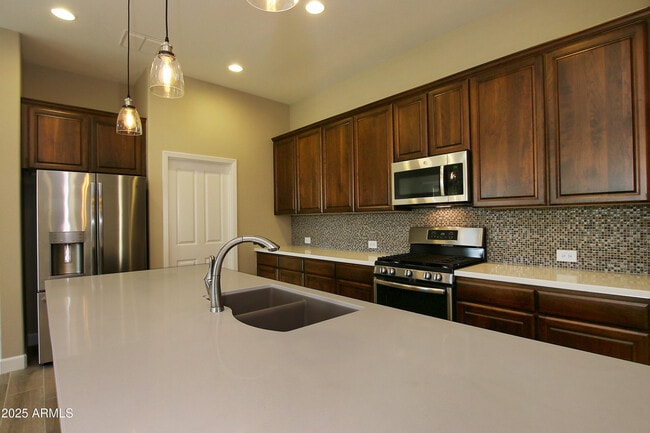 Photo - 16931 W Holly St