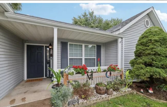 Photo - 126 Thomson Ln