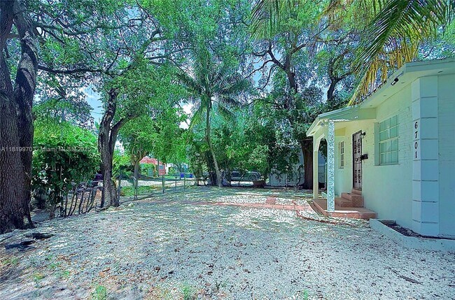 Photo - 6701 NE Miami Pl