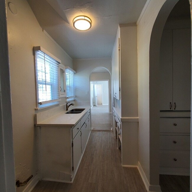 Photo - 839 W 43rd Pl Unit 4