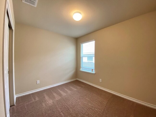 Photo - 7402 Equinox Corner