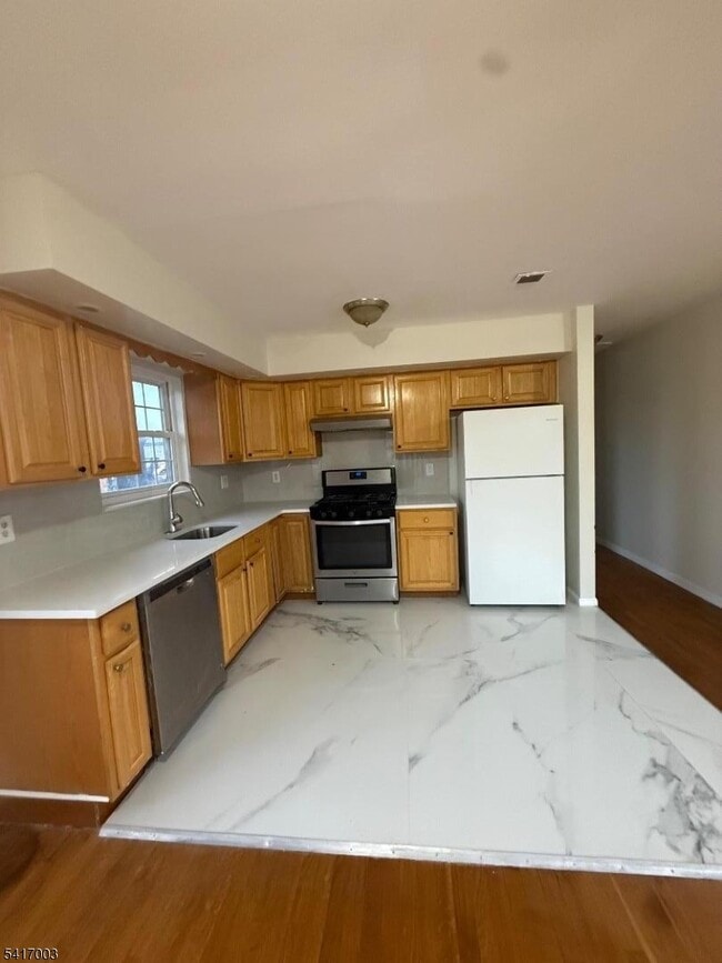 Photo - 335 Broadway Unit 2