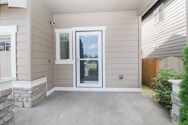 Photo - Spacious Rental! 3bed 3bath 2039sf 2 Car Garage A/C + Bonus Room