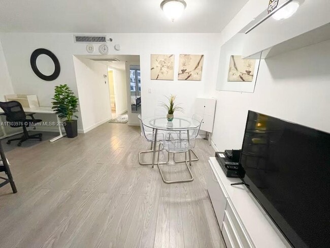 Building Photo - 100 Lincoln Rd Unit 405 Rental
