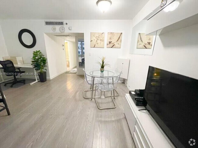 Building Photo - 100 Lincoln Rd Unit 405 Rental