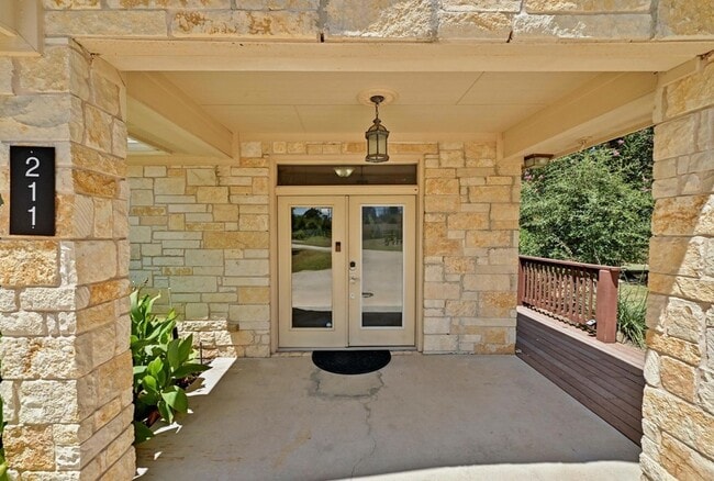 Photo - 211 Moore Ln