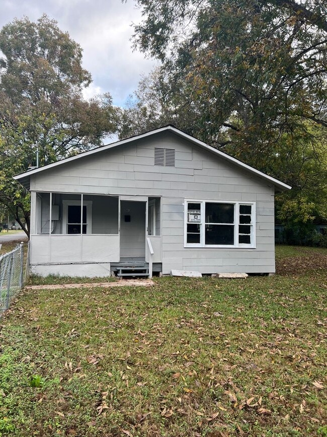 Photo - Large 4 Bedrooms 2 Bathrooms