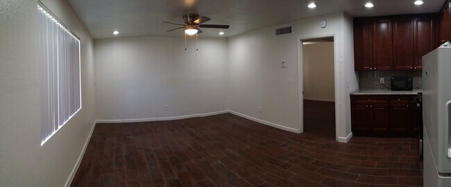 Photo - Desert Palms Apartments