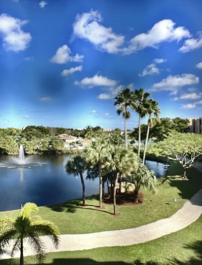 Building Photo - 2455 Lindell Blvd Unit LindelllBlvdDelrayBeach