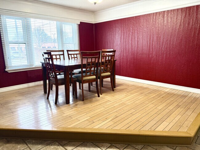 Photo - 1083 London Rd