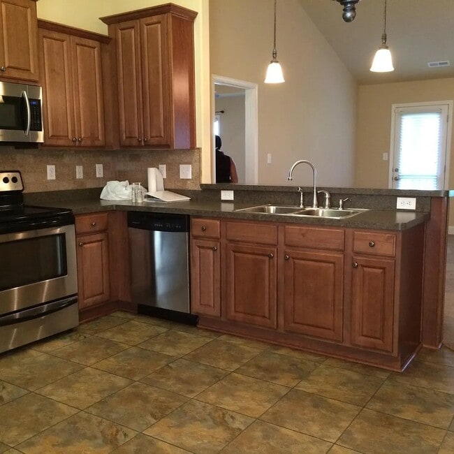 Photo - 108 Grantham Cir