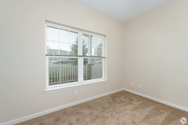 2BR, 2BA - 1,040SF - Primary Bedroom