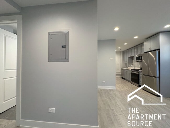 Photo - 926 W 32nd Pl Unit BR