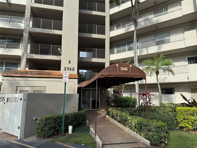 Building Photo - 3940 Inverrary Blvd Unit 106-A