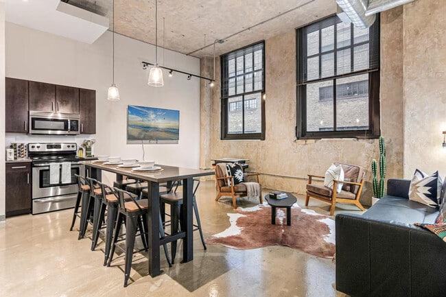 Building Photo - 301 N 7th Ave Unit ID1468094P