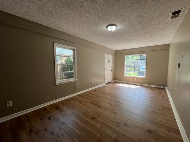 Photo - Renovated 4 Bedroom 1 Bath Home for Rent!
