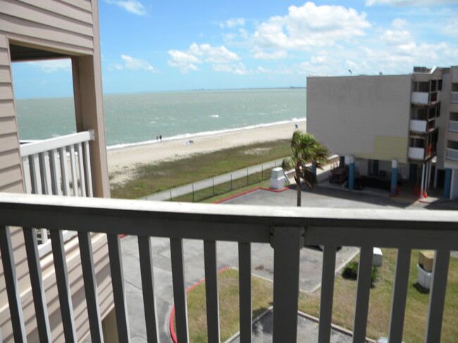 Photo - 3938 Surfside Blvd Rental