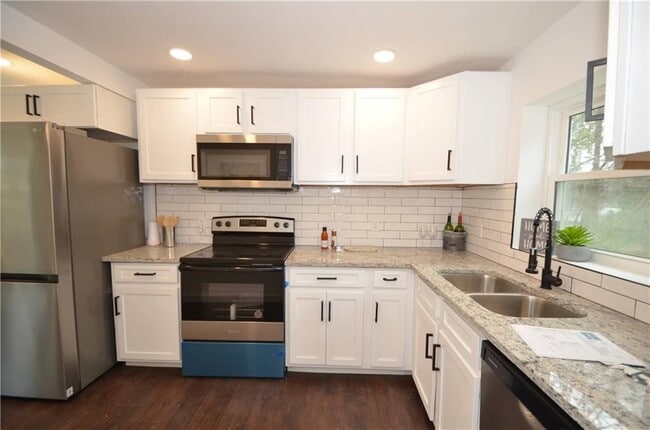 Photo - 1350 Kenilworth Dr SW