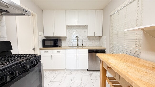 Photo - 7007 Housman