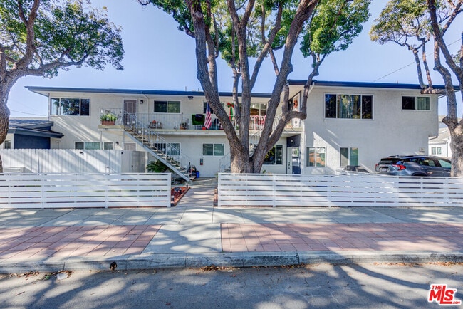 Building Photo - 1645 Beech Ave Rental