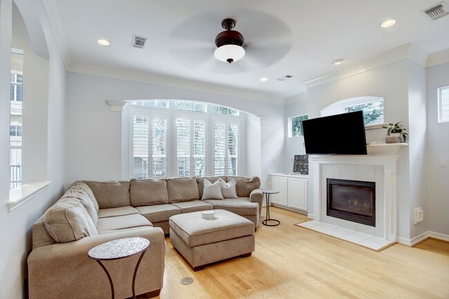Photo - 5312 Blossom St