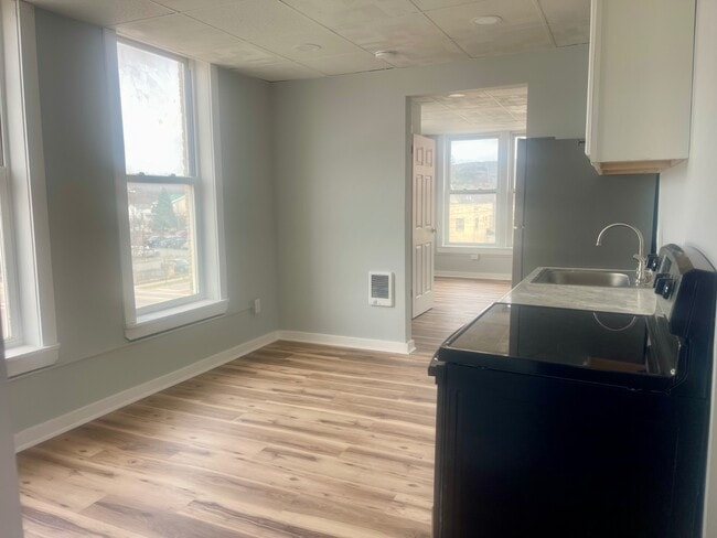 Photo - 43-45-45 N Broad St