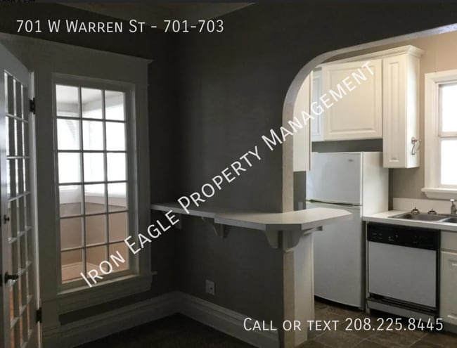 Photo - 701 W Warren St Unidad 701-703