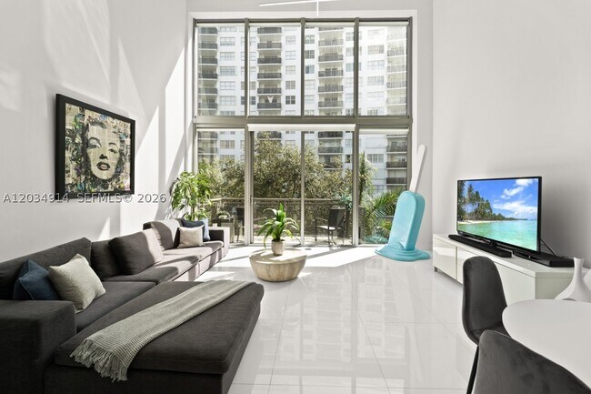 Building Photo - 6000 Collins Ave Unit 517