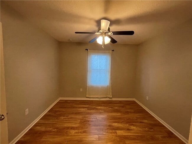 Photo - 1586 Lexington Square SW