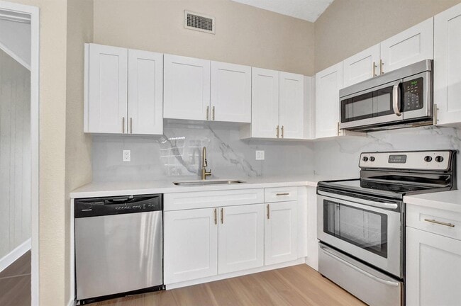 Photo - 18917 Cloud Lake Cir