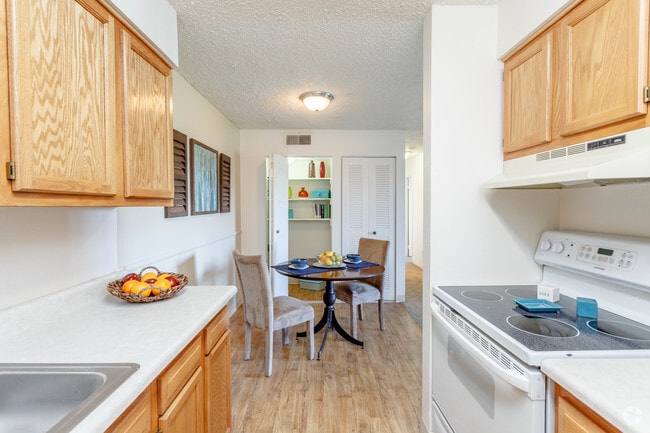 2BD, 2BA - 1060 SF