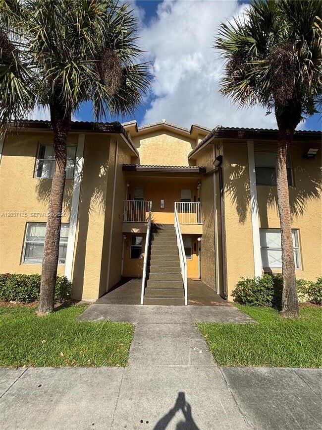Photo - 11585 NW 43rd St Unidad 11585