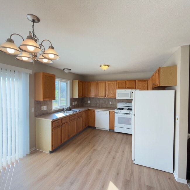 Photo - 4441 Hillrise Ct NE