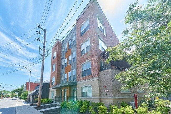 Building Photo - Sweet 2 Bed 2 Full Bath Downtown Indy Condo with Balcony Views!