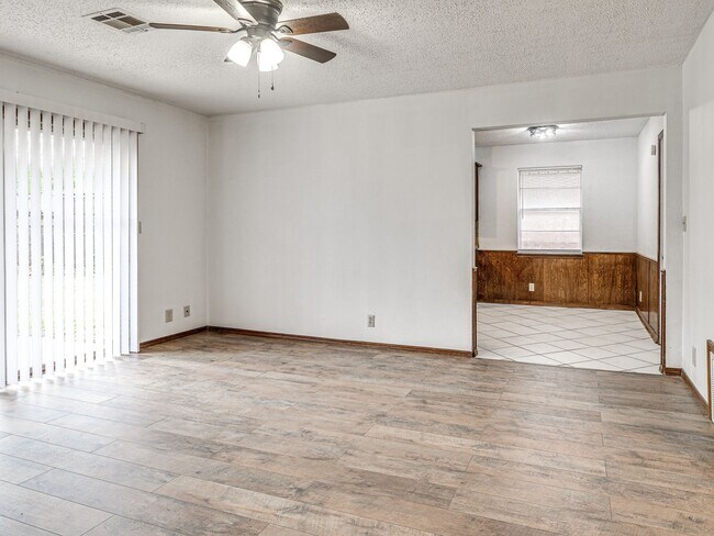 Photo - 612 W Linden Dr