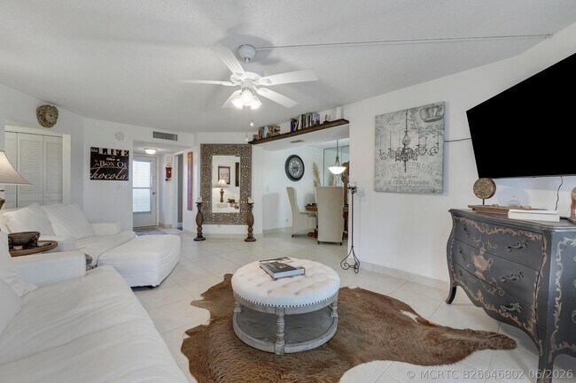 Photo - 3755 Via Poinciana