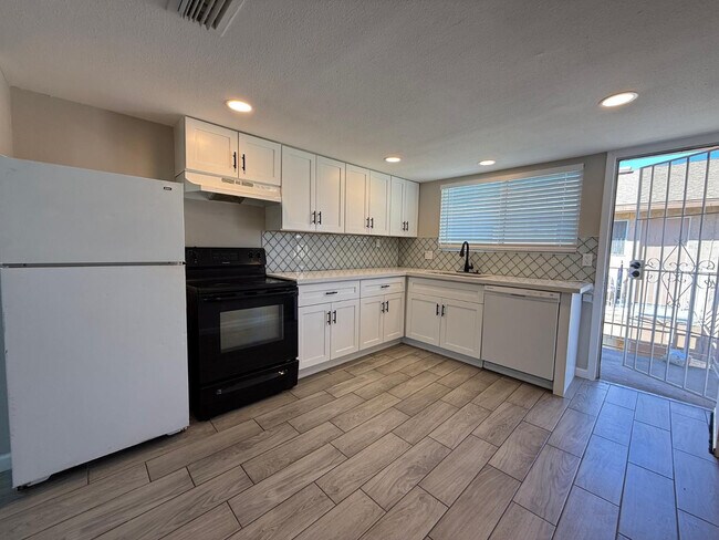 Photo - 3302 W Loma Ln Unit 3
