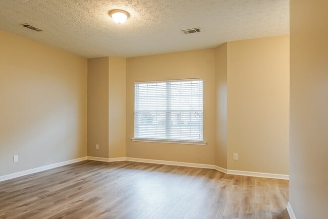 Photo - 145 Prescott Ct