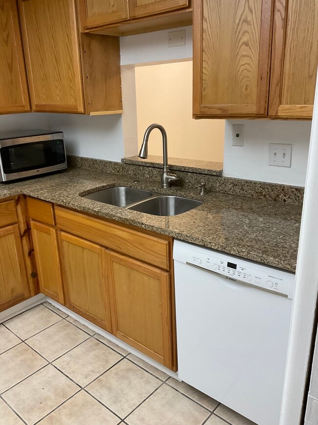 Building Photo - 2050 Oleander Blvd Unit 7-104