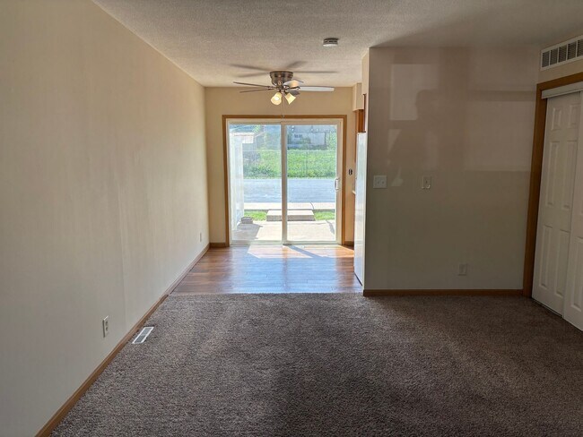 Photo - 2 Bedroom, 1 Bath Townhouse in LeClaire, IA