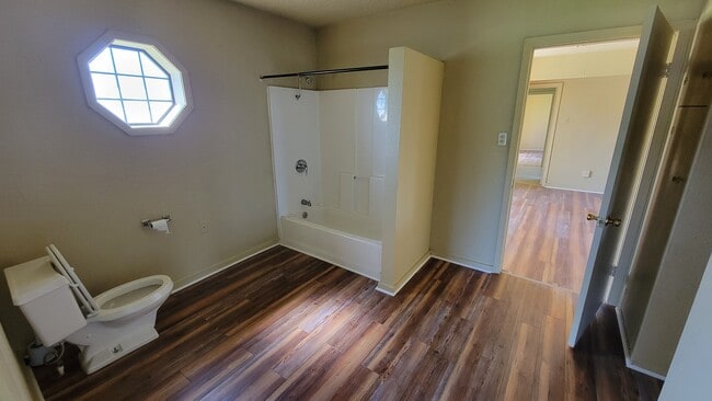 Photo - 120 N Front St