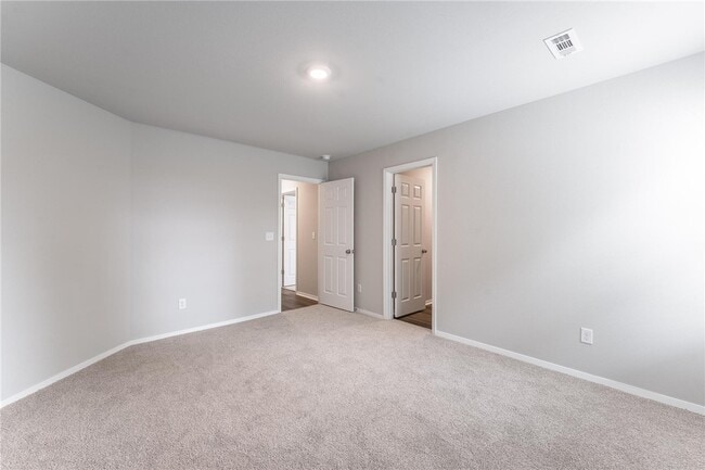 3604 N Hariet Dr