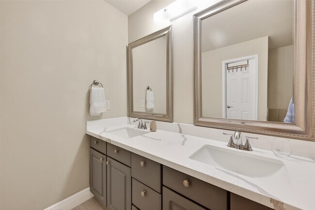 Photo - 5055 Juniper Spring Trail