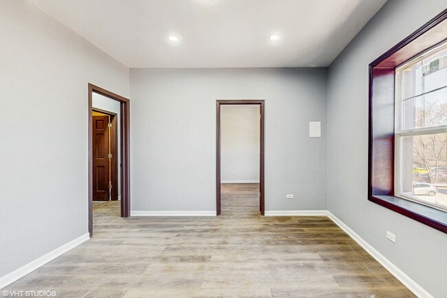 Photo - 6808 N Clark St