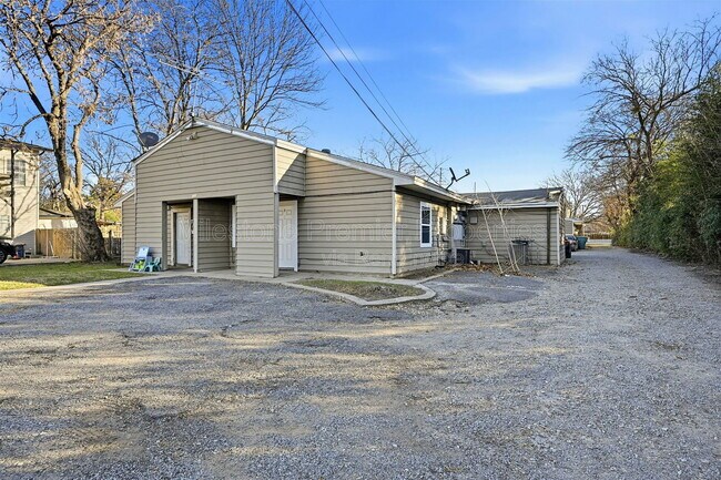 Photo - 817 S Elm St